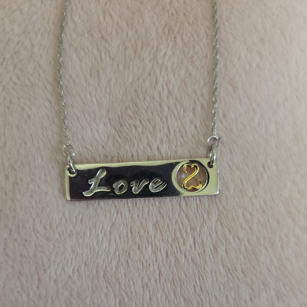 Jane Seymour NEW NEVER WORN  Chic Silver and Gold 'Love' Bar Necklace